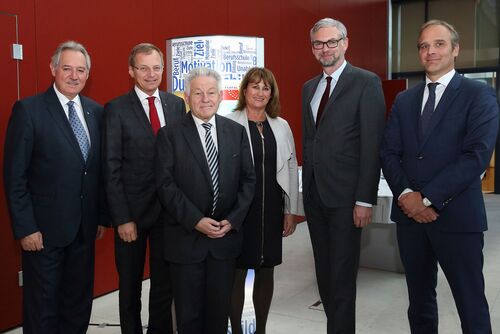 Gruppenfoto Landtagspräsident Kommr Viktor Sigl mit Referenten des Symposiums
